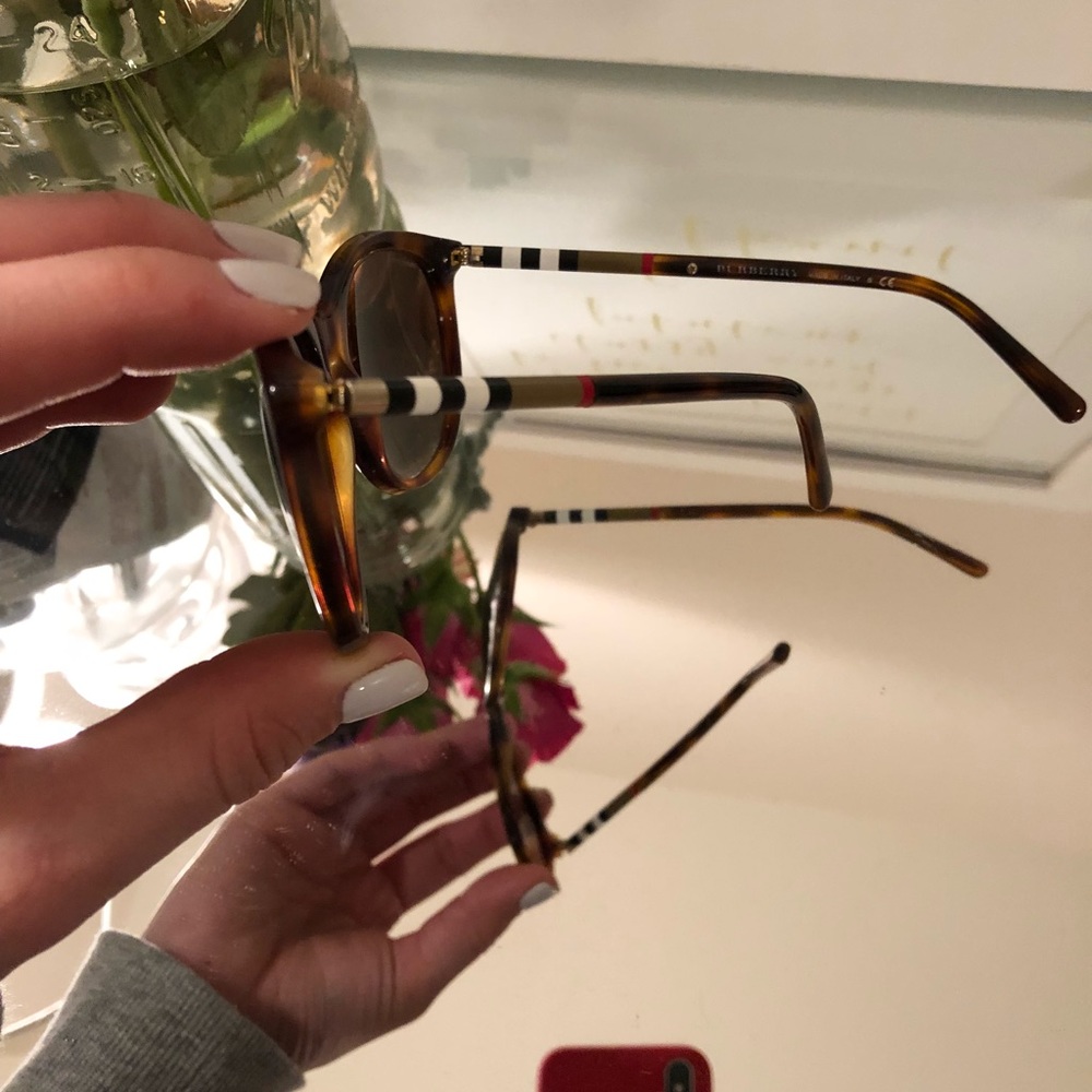 Burberry sunglasses - Picture 5 of 7